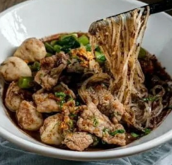 ก๋วยเตี๋ยวเรือชามใหญ่ หมู